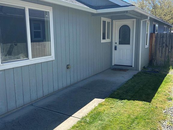 3rd image of 121 Cottonwood Dr