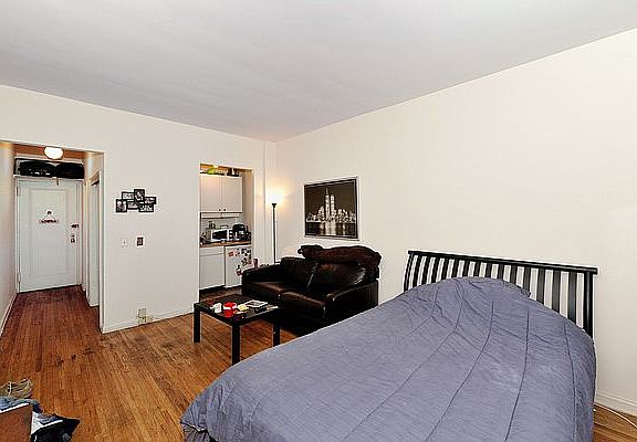 3rd image of 128 E 84th St APT 2B