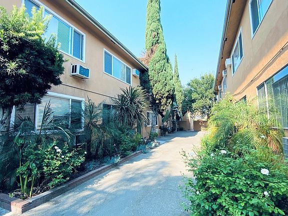 2nd image of 5729 Vineland Ave #2903