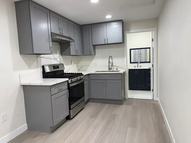 1428 E 10th St #1428 — Photo 4
