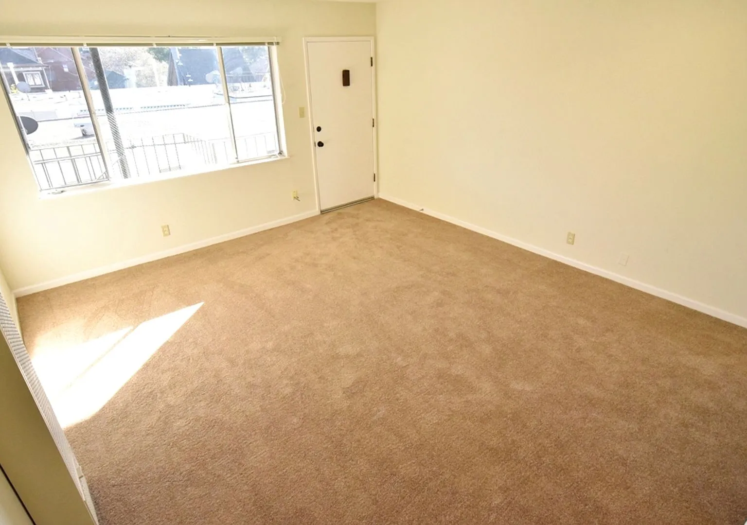 2132 Roosevelt — Photo 4