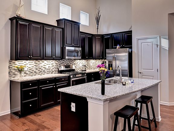 2nd image of 414 Caroline Cir