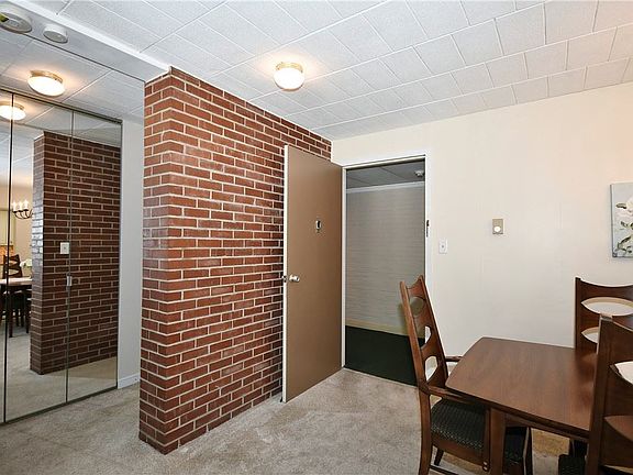 2nd image of 446 Hoodridge Dr APT 107