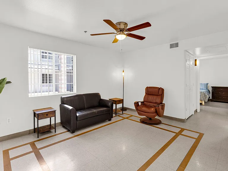 2302 W Colter St — Photo 41