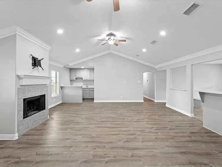 11 Austin Cors — Photo 4