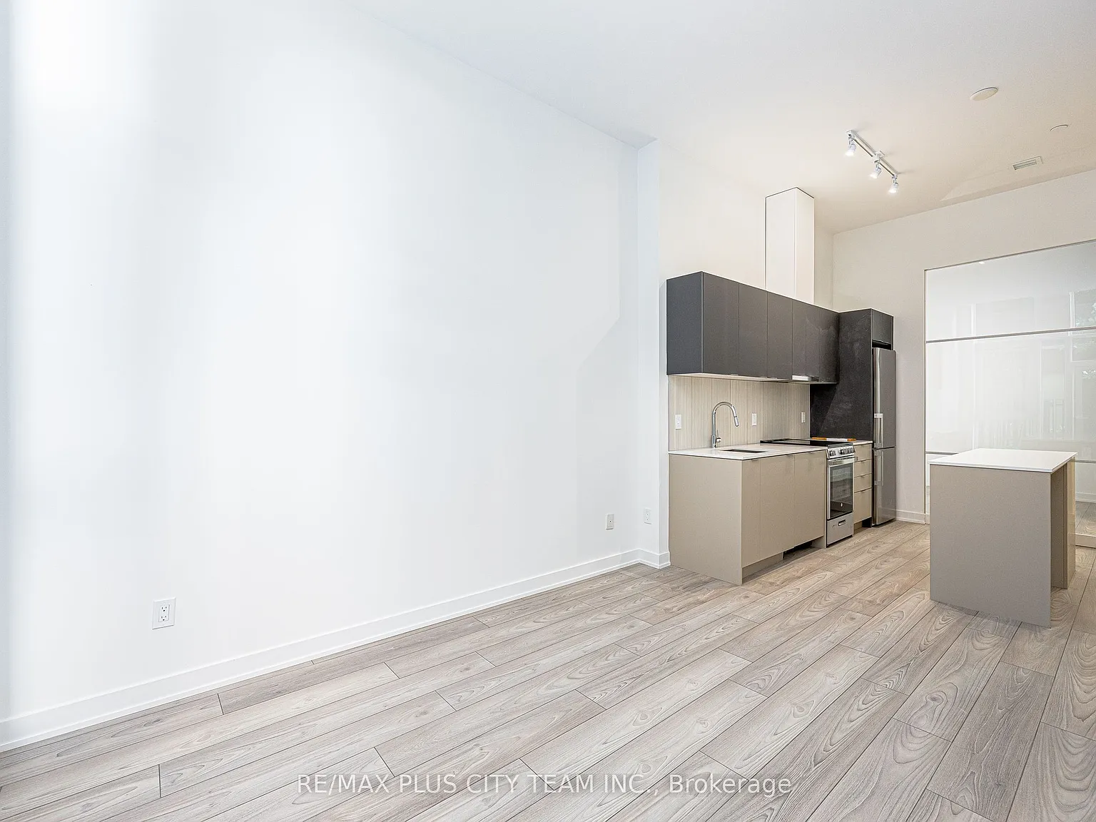 2 bed, $2,750 — Photo 3