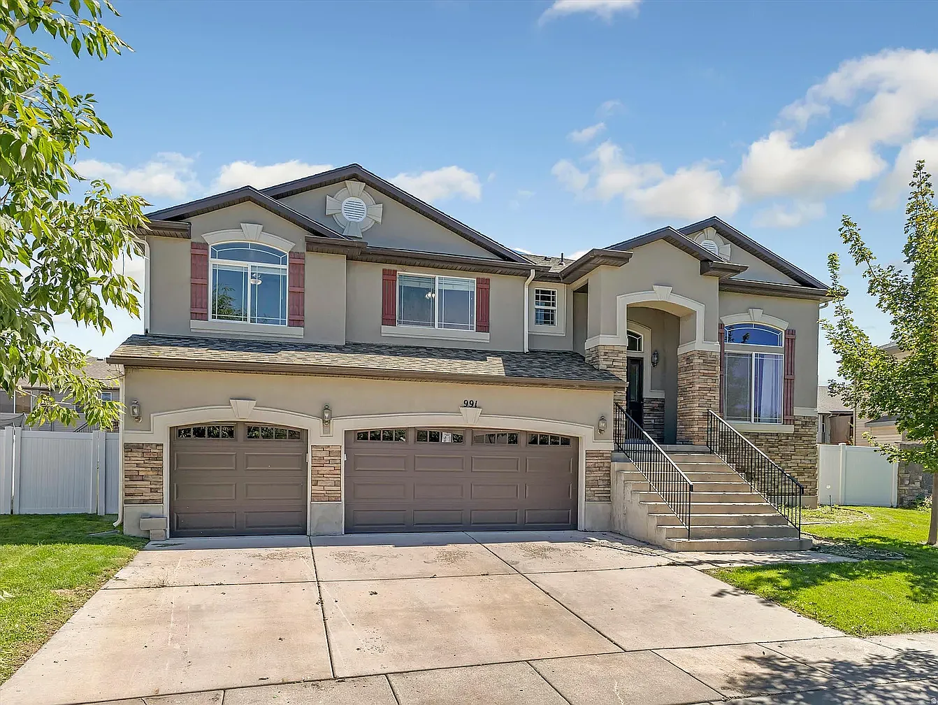 5 bed, 2938 sqft, $3,700 — Photo 2