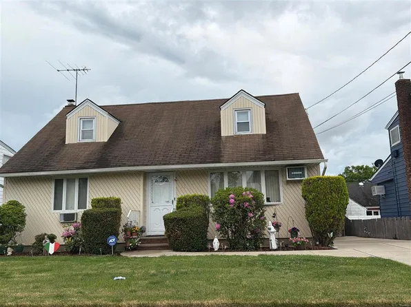 66 Berry St, Valley Stream, NY 11580