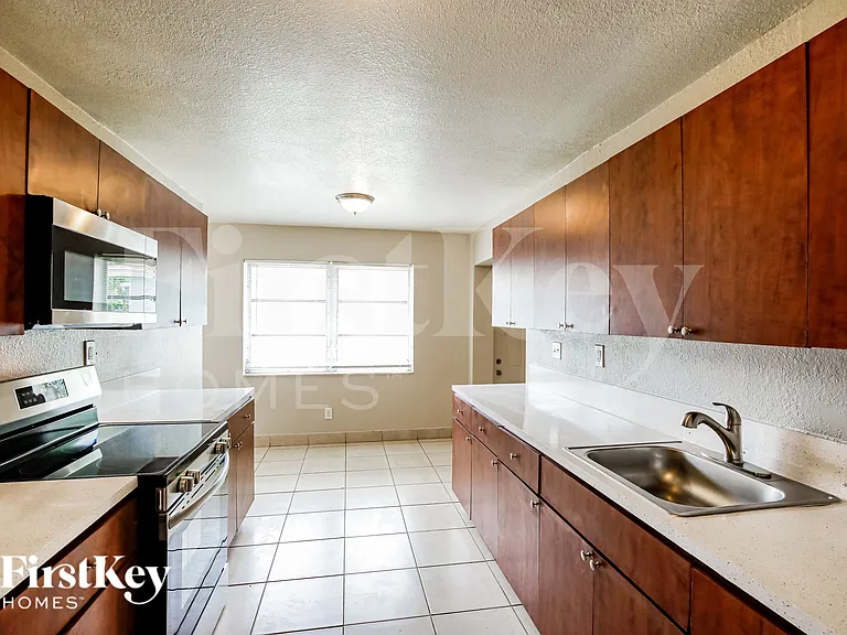 3333 NW 32nd Ct — Photo 6