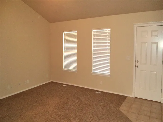 1439 W Crenshaw St — Photo 5