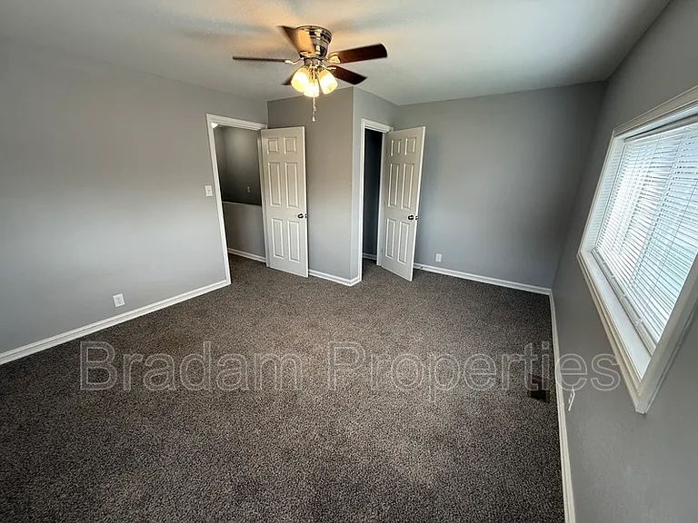 402 S Cedar St — Photo 6