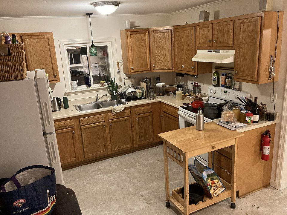 2nd image of 199 Park St #1