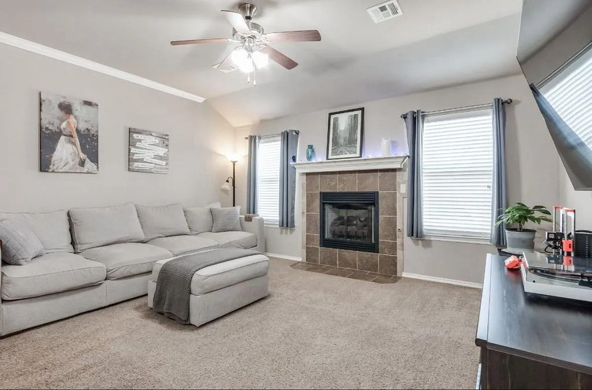 Building Photo - 2521 Demotte Dr