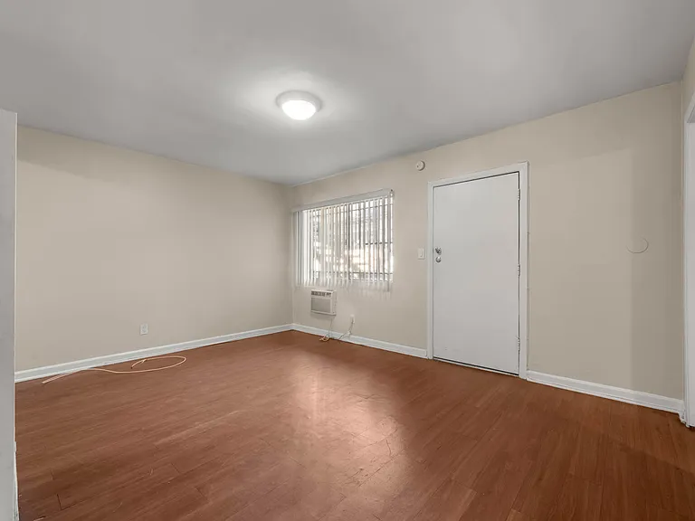 2356 Portland St — Photo 8