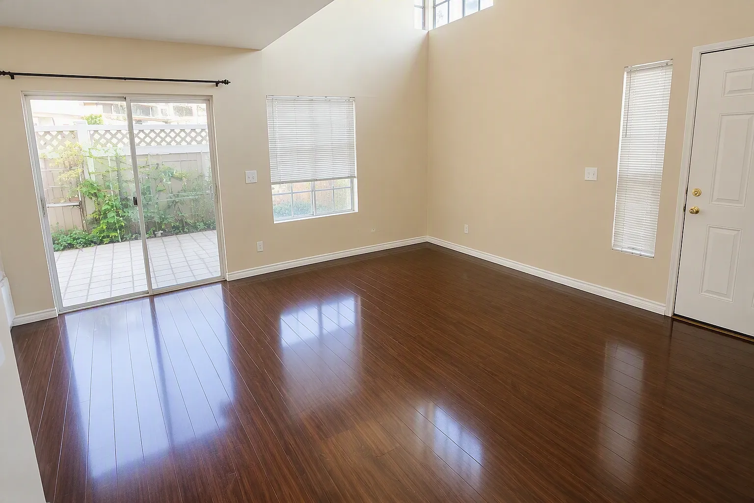 2 bed, 1.5 bath, 1335 sqft, $3,300 — Photo 3