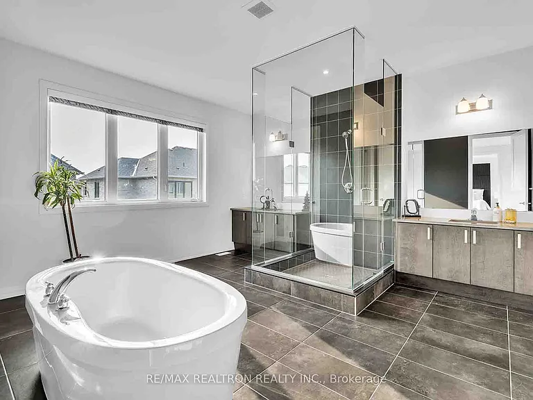 32 Bellflower Cres — Photo 30
