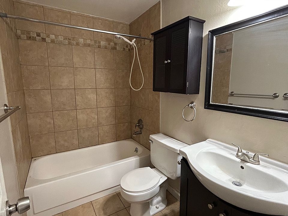 2nd image of 1048 Western Dr APT 1