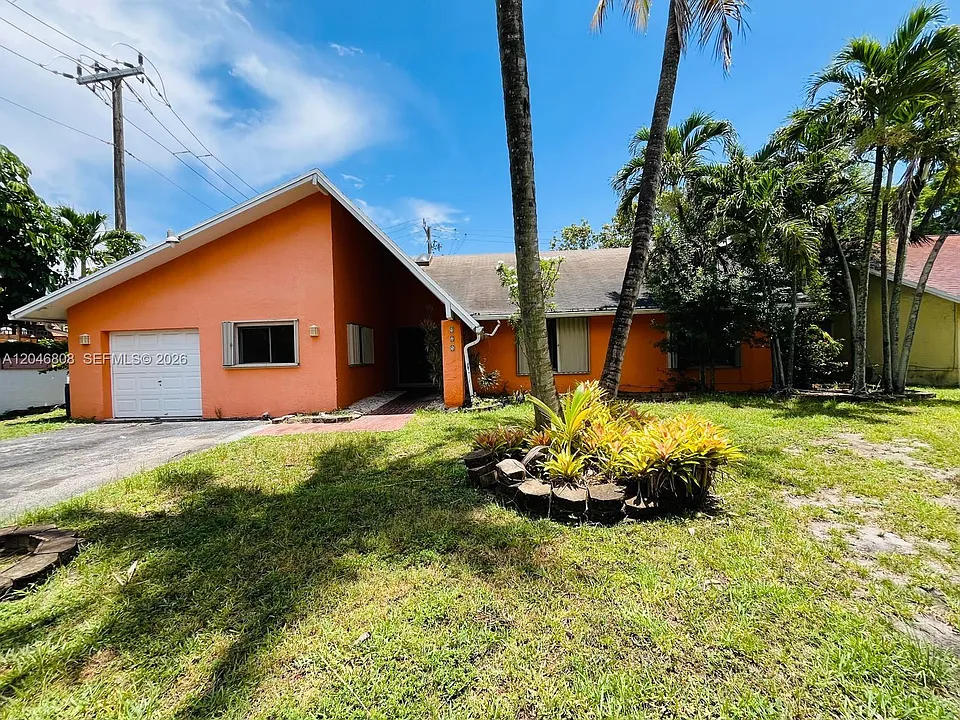 925 NE 207th Ter