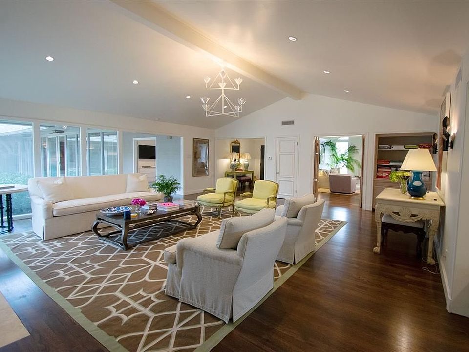 1st image of 5531 Royal Crest Dr
