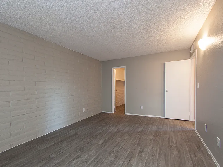 Mission Palms — Photo 20