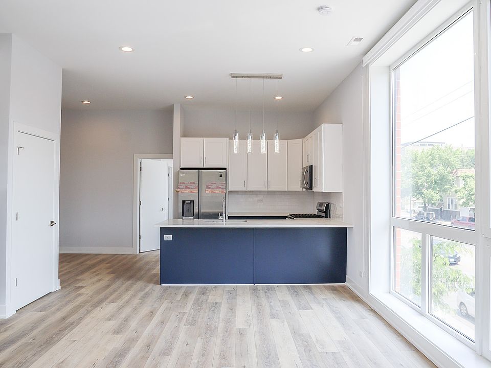 1st image of 2402 W Carmen Ave #404