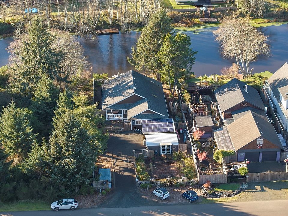 1st image of 717 Island Circle SE
