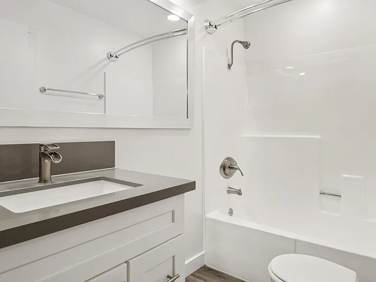 960 N. Alfred — Photo 33