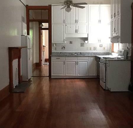 3rd image of 3213 Banks St #B