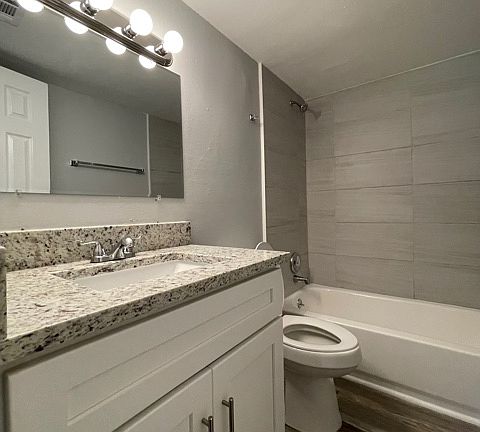 5th image of 3238 S Semoran Blvd Unit 1-22