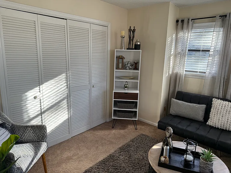 2nd bedroom