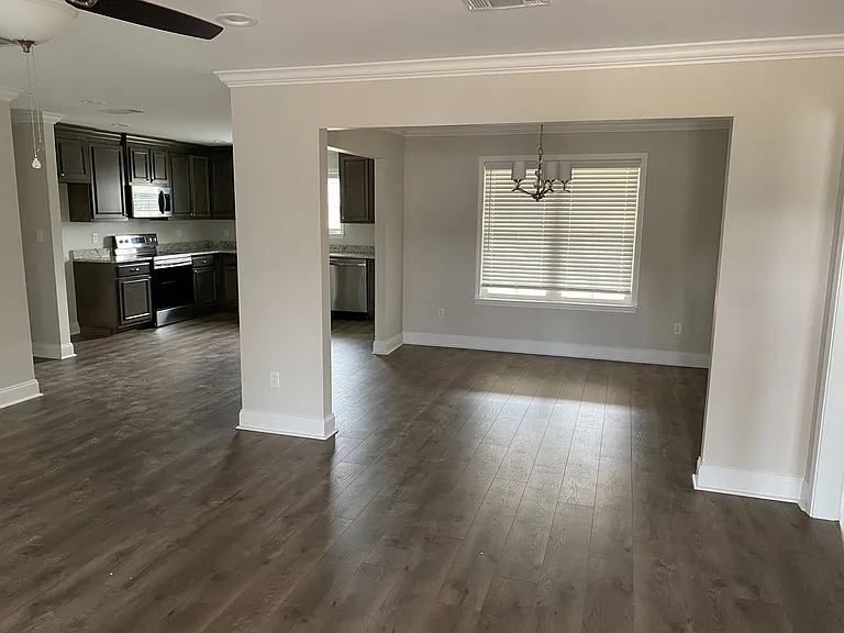 115 Shumard Ct — Photo 3