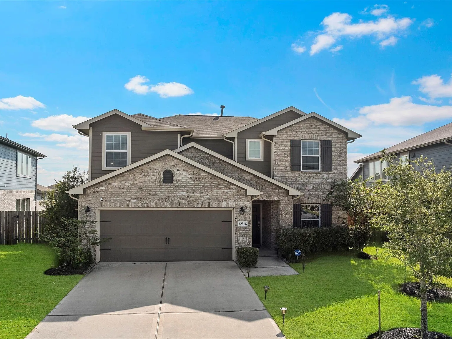 4 bed, 2.5 bath, 2394 sqft, $2,500 — Photo 1
