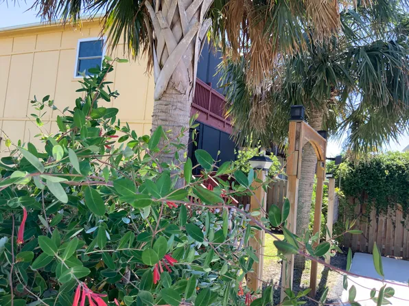 2 Calle Traviesa, Pensacola Beach, FL 32561