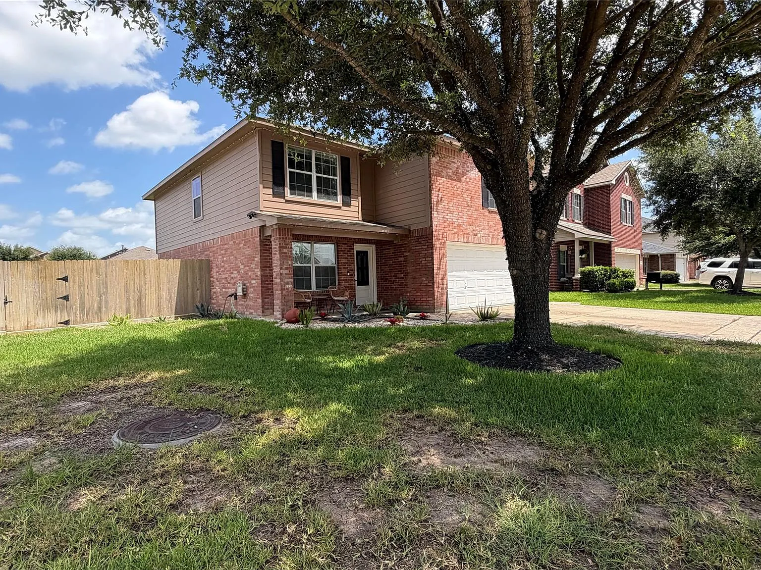 4 bed, 2.5 bath, 2315 sqft, $2,450 — Photo 2