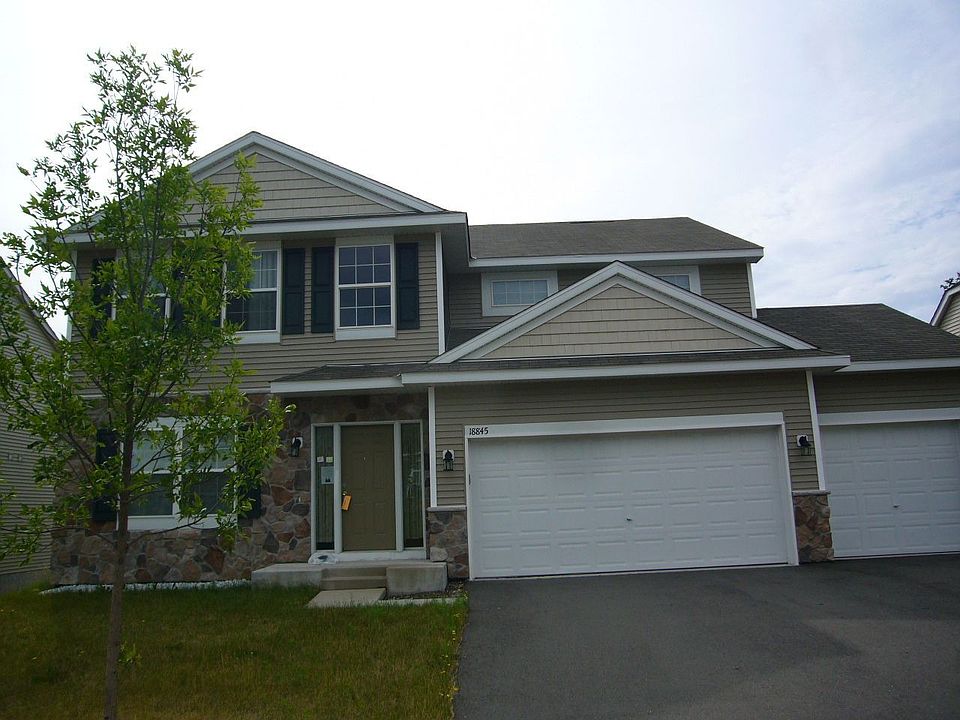Great Curb Appeal!
