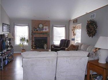 5th image of 220 Camelot Dr