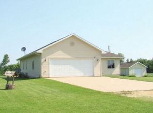 37391 390th St, Guttenberg, IA 52052