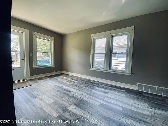809 E Gier St — Photo 2