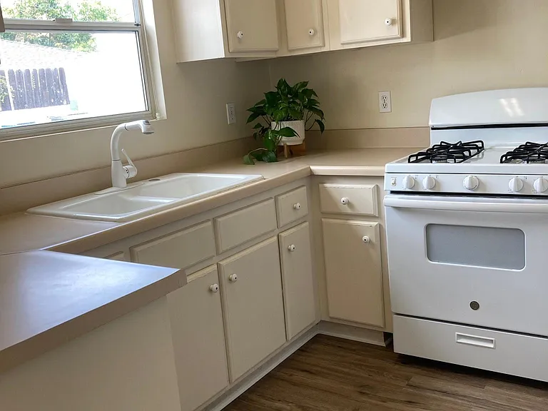 660 1/2 I Ave — Photo 2