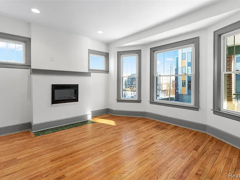70 Clairmount St #2B — Photo 2