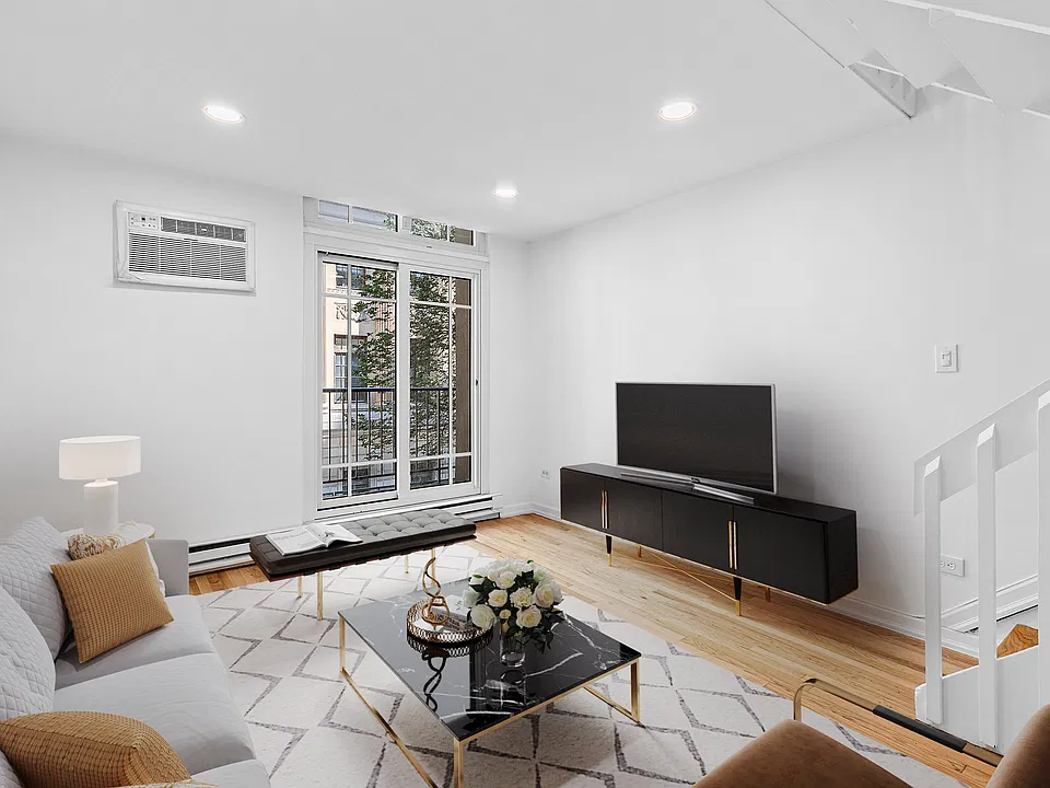 134 E 22nd St #307