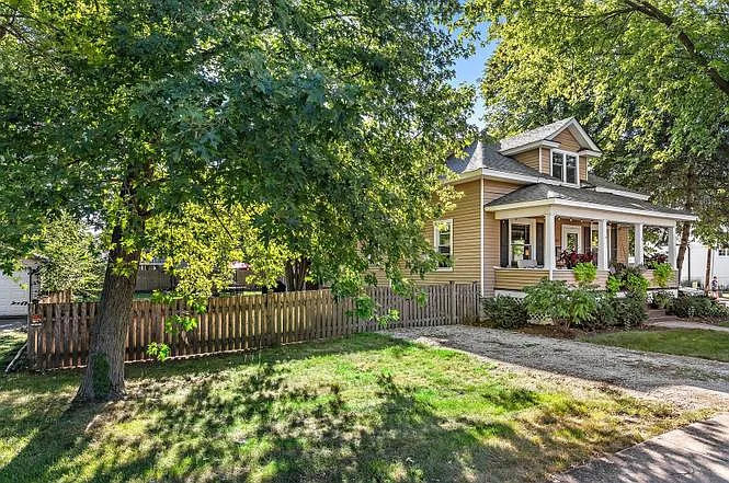 566 S Main St — Photo 3