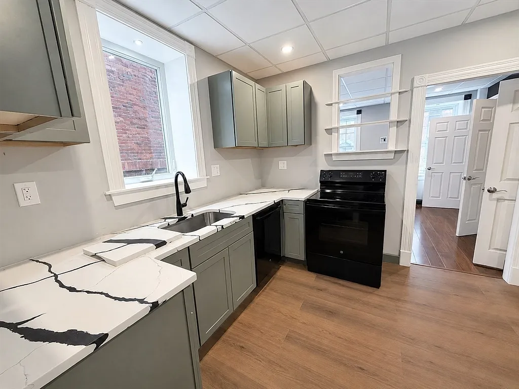 Studio, 1.0 bath, 390 sqft, $2,000 — Photo 2