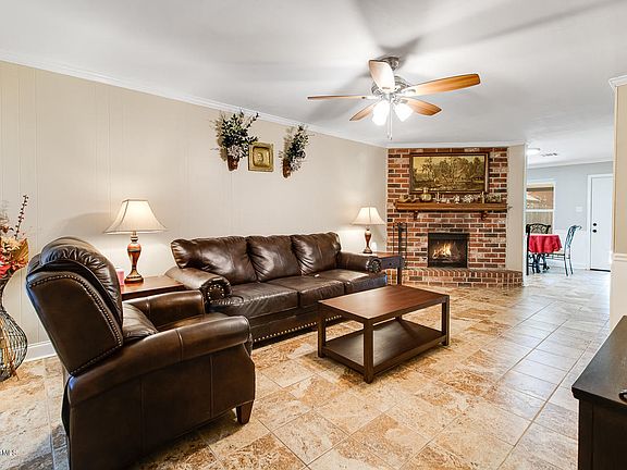 3rd image of 107 Saint James Dr