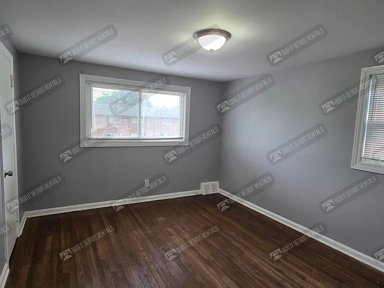 2746 Ewald Cir — Photo 7