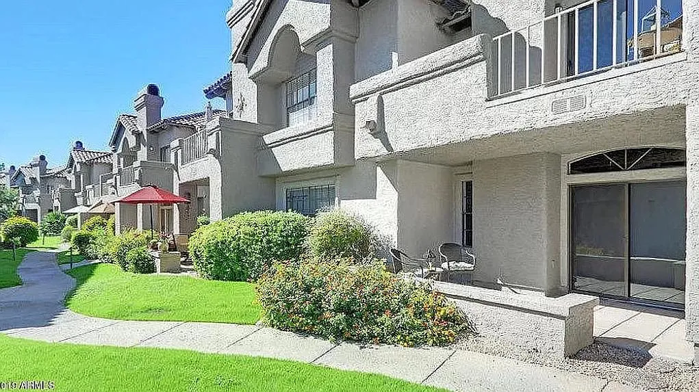 3 bed, 2.5 bath, 1800 sqft, $4,000 — Photo 2