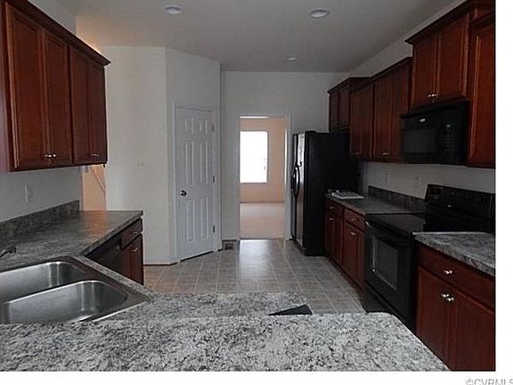 2nd image of 1609 Camerons Landing Blvd