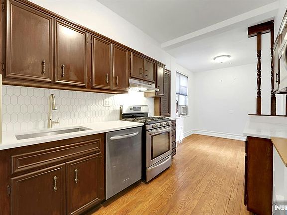 2nd image of 100 E Palisade Ave APT A24