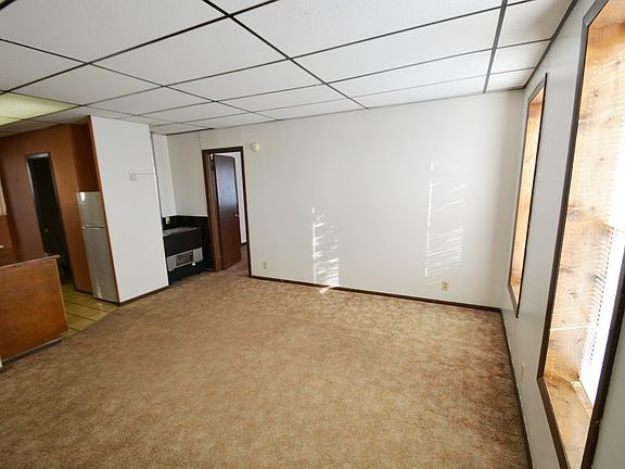 4th image of 94 Oak Ave N