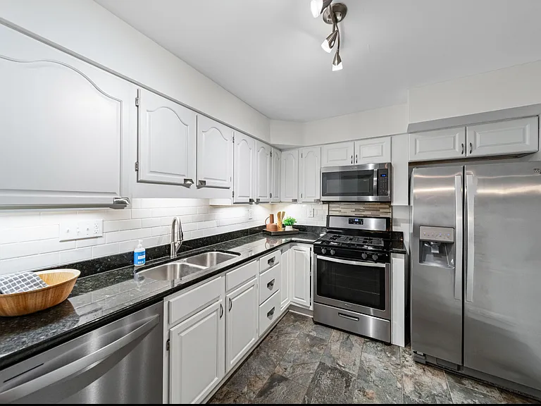 4220 Firwood Ln — Photo 6